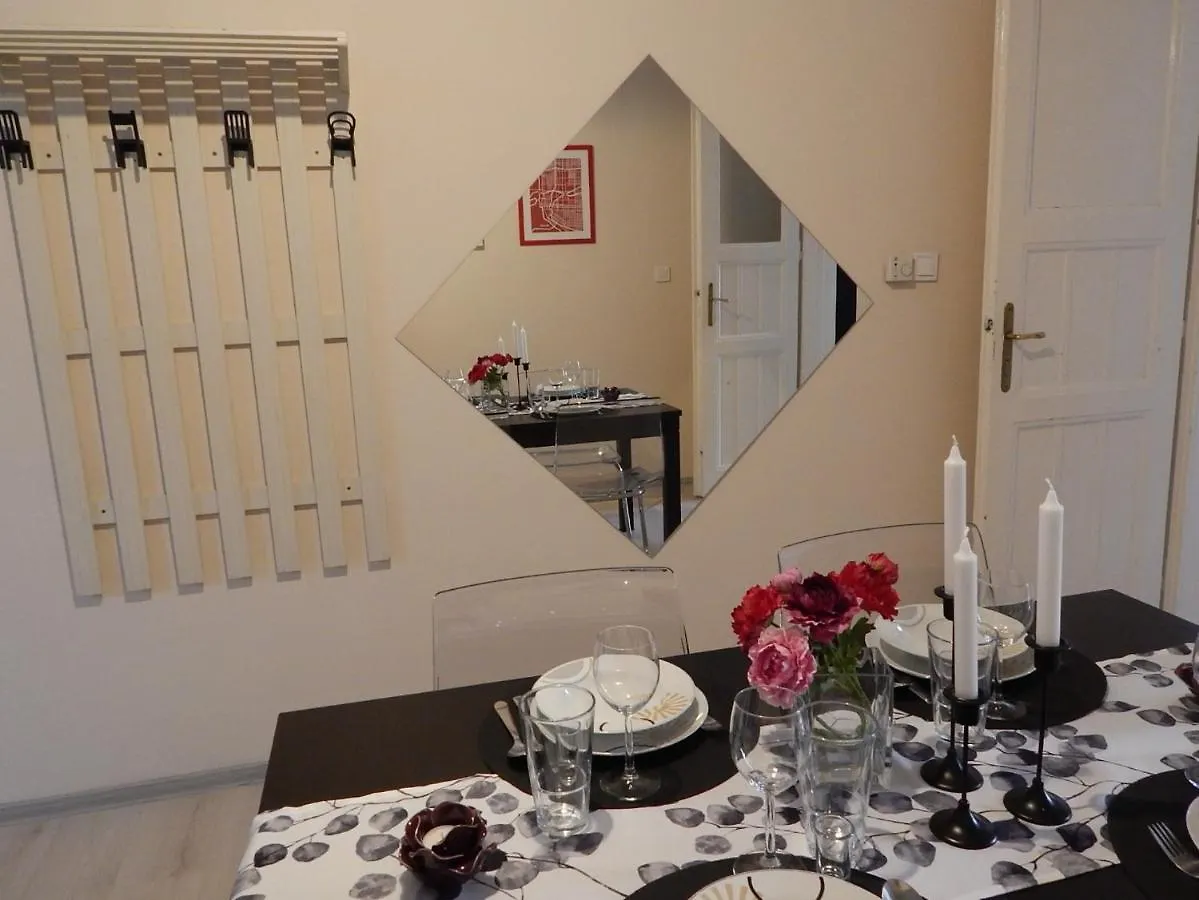 Budapesteasyflat Wesselenyi 公寓